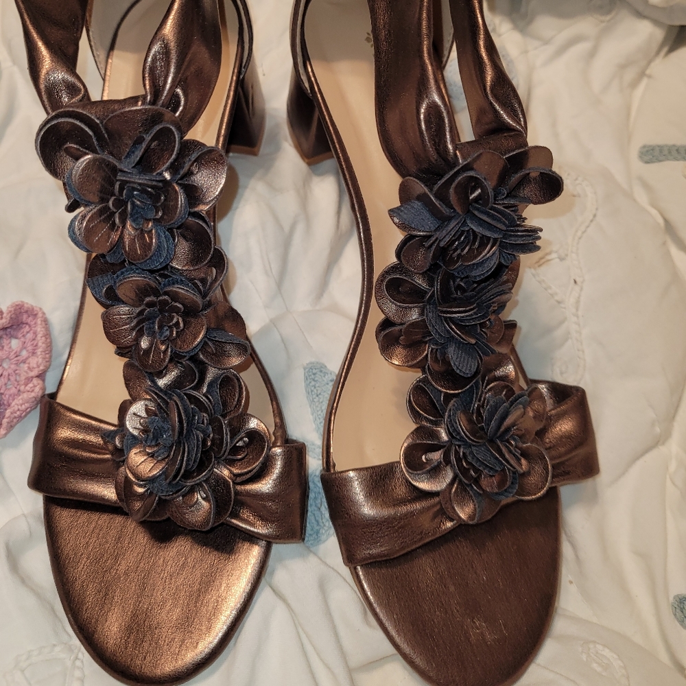 Women's shoes